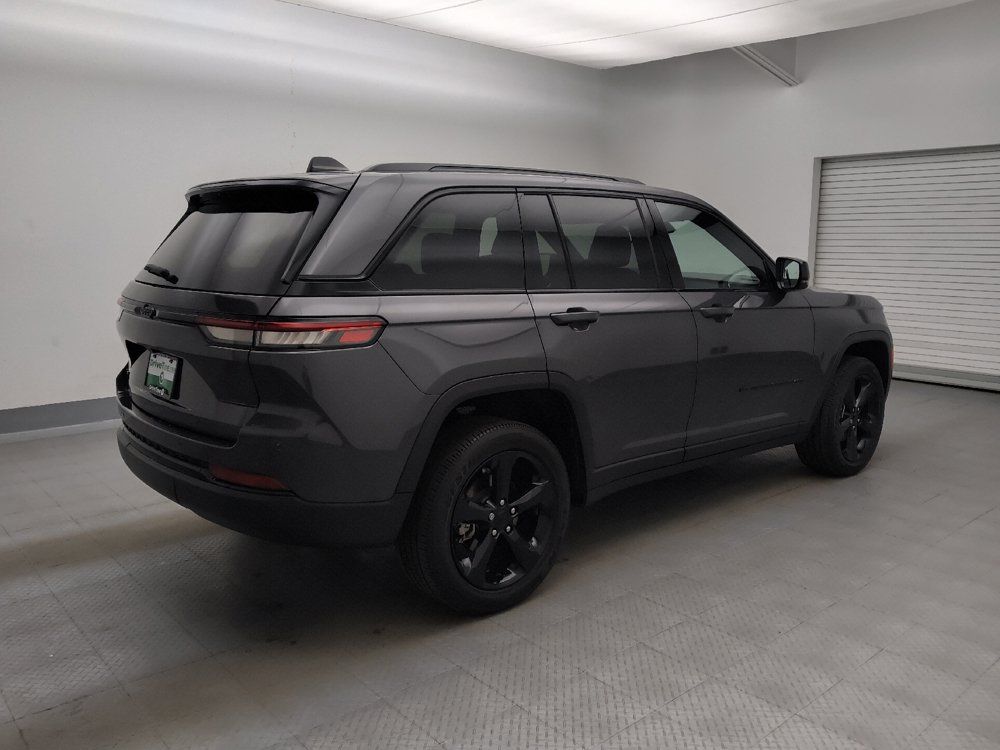 Used 2023 Jeep Grand Cherokee Altitude AWD/4WD image 10