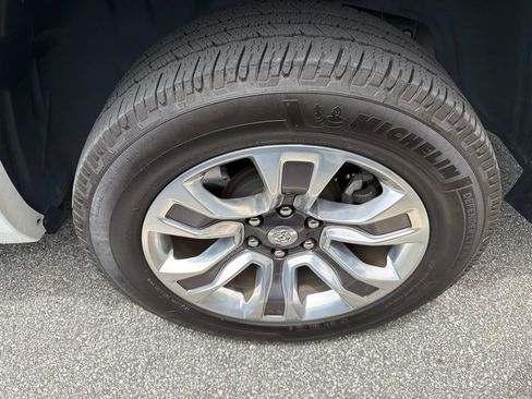 Used 2024 RAM 1500 Limited AWD/4WD image 5