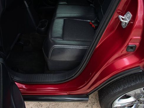 Used 2014 Jeep Compass Latitude FWD image 26