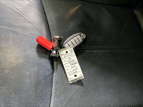 Used 2018 Nissan Pathfinder Platinum image 10