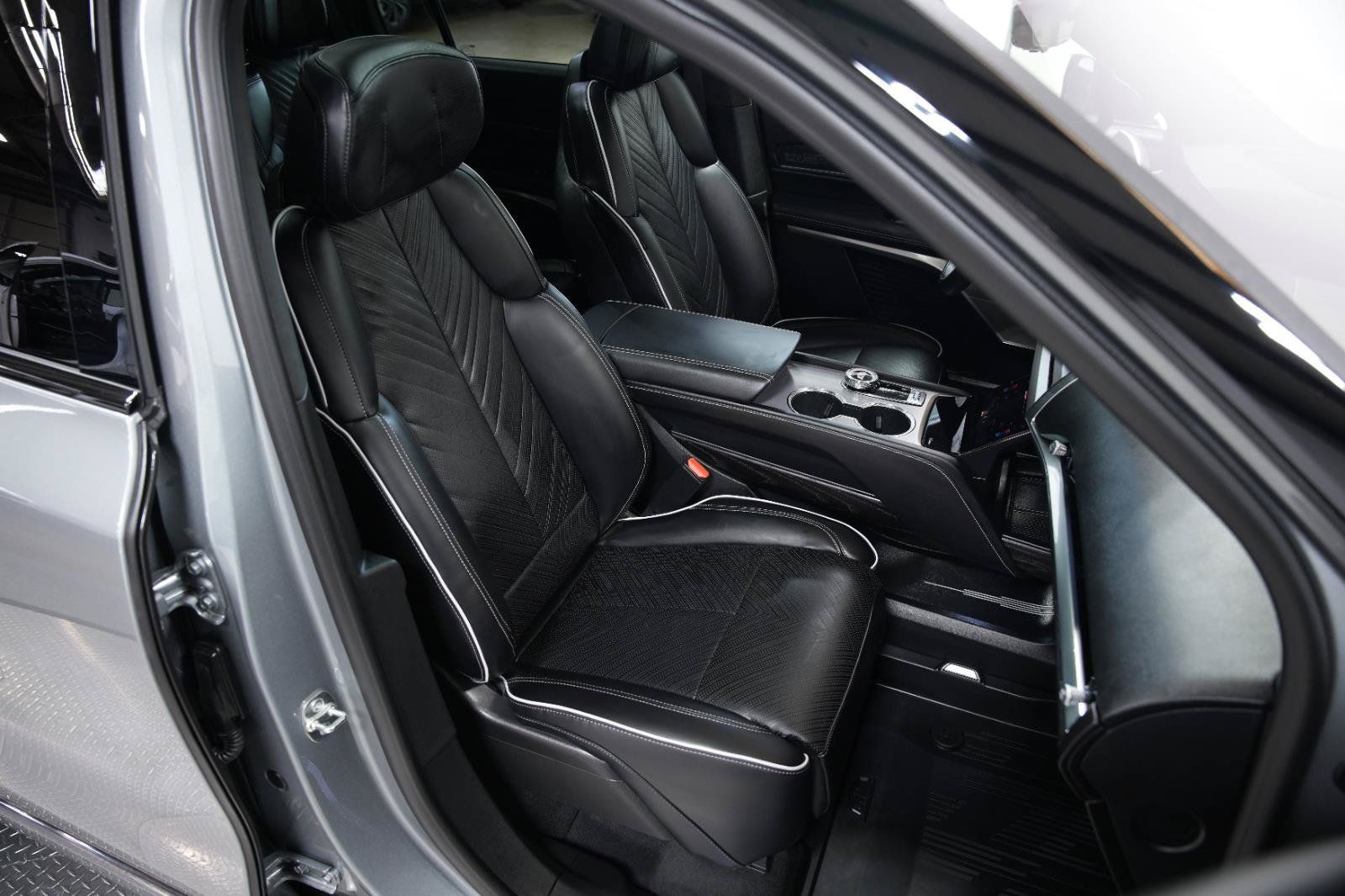 Used 2026 Cadillac Vistiq Platinum w/ LPO, Floor Liner Package AWD/4WD image 27