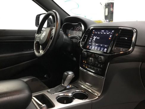 Used 2021 Jeep Grand Cherokee Laredo X AWD/4WD image 24