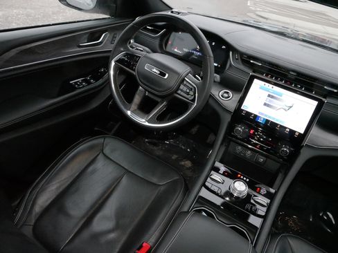 Used 2023 Jeep Grand Cherokee L Overland image 9