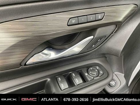 Used 2023 GMC Terrain SLT image 23