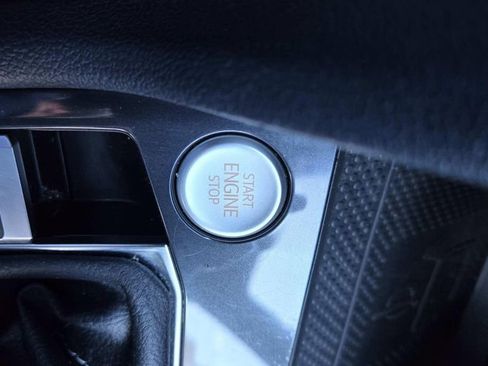 Used 2022 Volkswagen Tiguan SE R-Line image 32