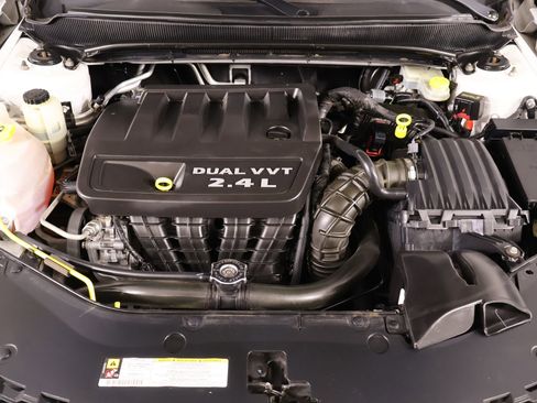 Used 2013 Dodge Avenger SE FWD image 17