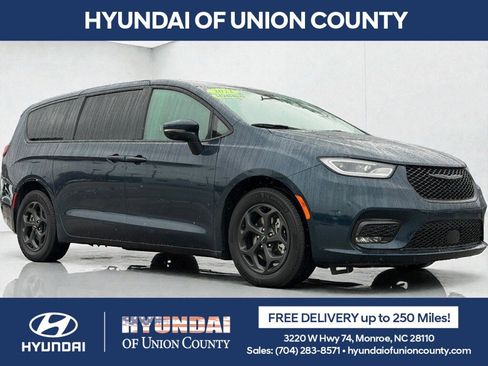 Used 2022 Chrysler Pacifica Touring-L w/ S Appearance Package image 1