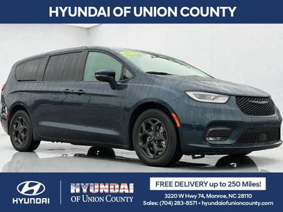 Used 2022 Chrysler Pacifica Touring-L w/ S Appearance Package