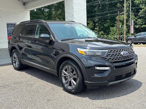 Used 2024 Ford Explorer XLT w/ Equipment Group 202A RWD image 22