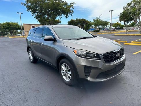 Used 2019 Kia Sorento AWD V6 image 2