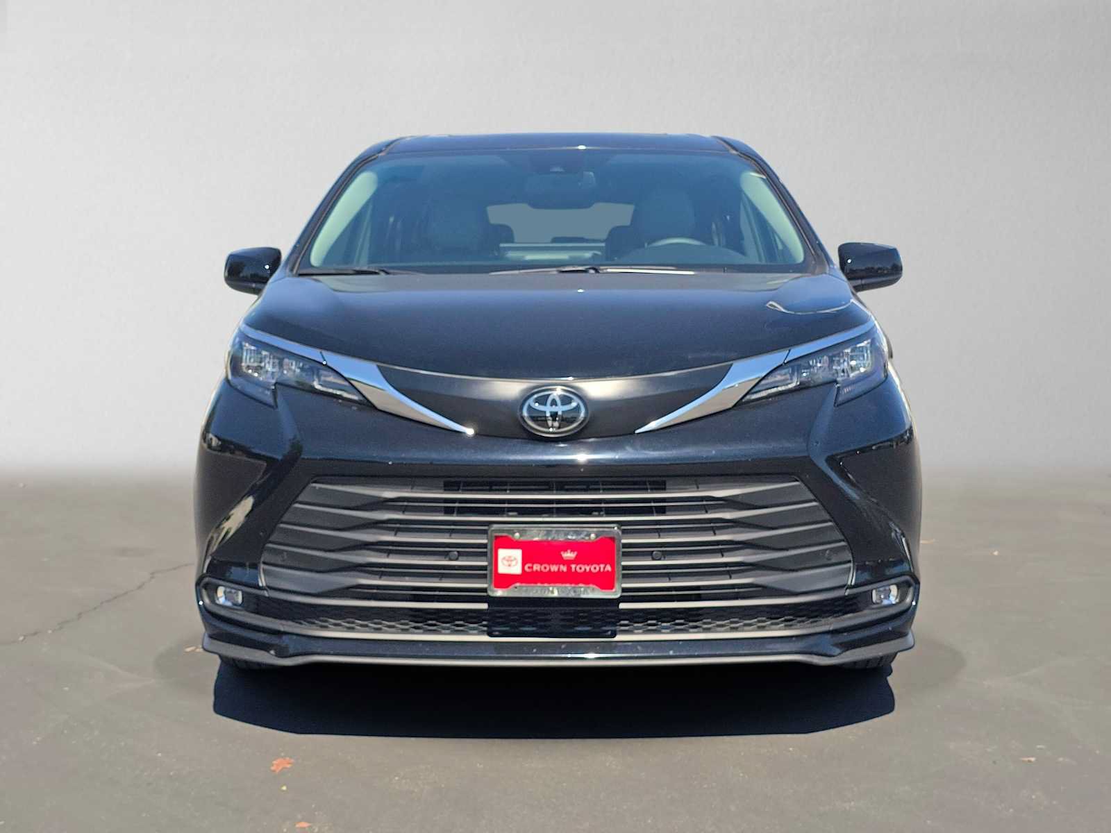 Certified 2026 Toyota Sienna XLE FWD image 8