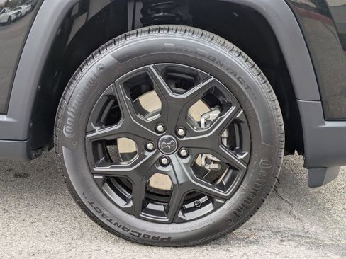 Used 2025 Jeep Compass Limited image 7