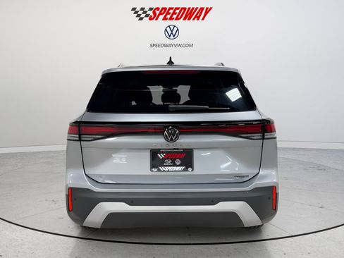New 2025 Volkswagen Tiguan SE image 6
