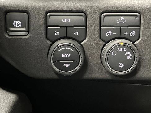 Used 2025 Chevrolet Silverado 1500 LT image 25