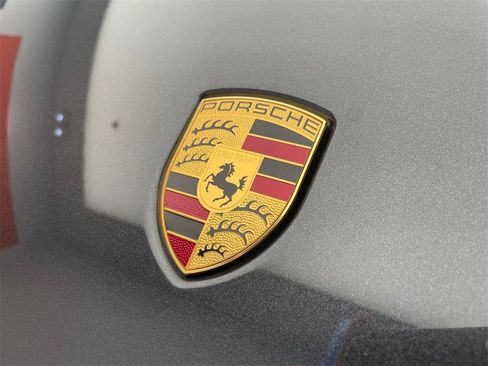 Certified 2025 Porsche Macan image 24