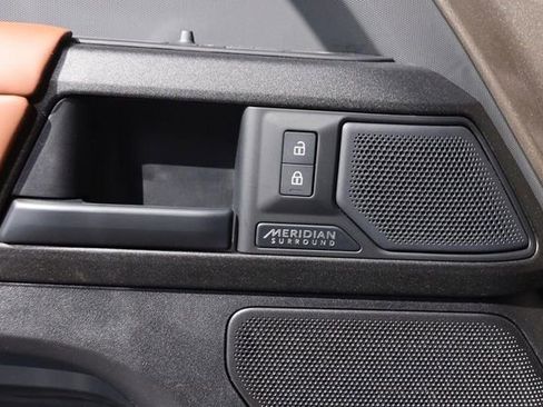 Used 2025 Land Rover Defender 110 image 26