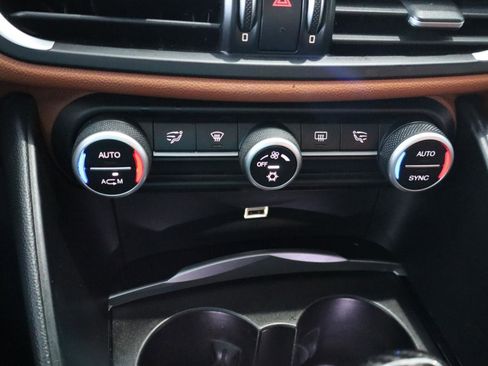 Used 2017 Alfa Romeo Giulia image 22