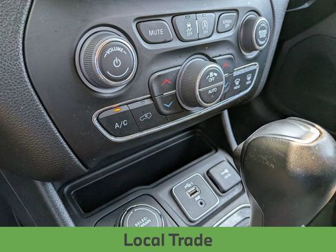 Used 2023 Jeep Cherokee Altitude Lux AWD/4WD image 9
