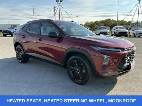 Used 2024 Chevrolet Trax ACTIV w/ Sunroof Package image 2