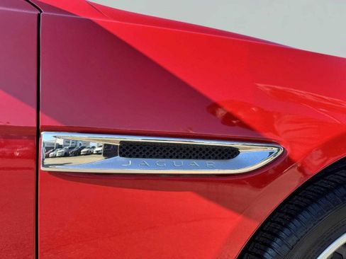 Used 2019 Jaguar XE Premium image 10