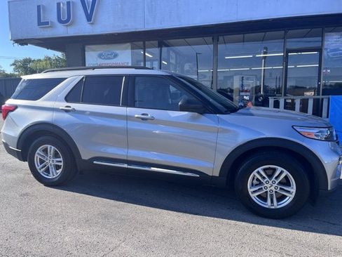 Used 2023 Ford Explorer XLT w/ Equipment Group 202A image 2