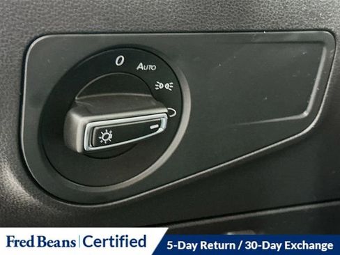 Used 2018 Volkswagen Tiguan SE image 11