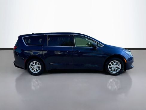 Used 2017 Chrysler Pacifica Touring FWD image 10