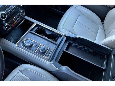 Used 2021 Ford Expedition Limited image 18