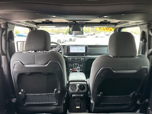 Used 2025 Jeep Wrangler Unlimited Rubicon 4xe w/ Convenience Group AWD/4WD image 13