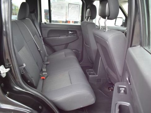 Used 2011 Jeep Liberty Sport AWD/4WD image 33
