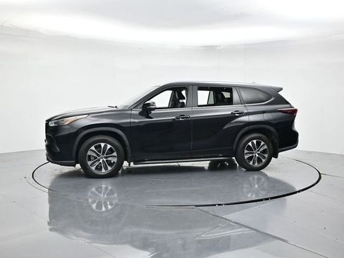 Used 2024 Toyota Highlander XLE AWD/4WD image 7