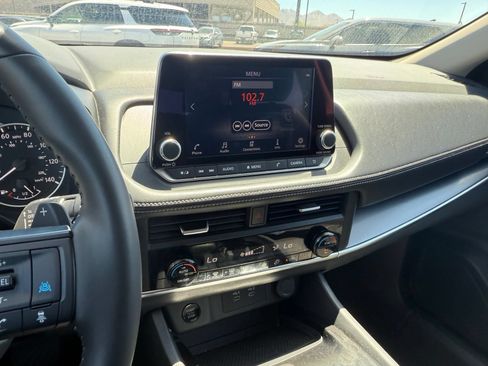 Certified 2025 Nissan Rogue SV FWD image 20