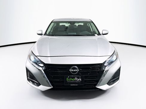 Used 2023 Nissan Altima 2.5 SV FWD image 2