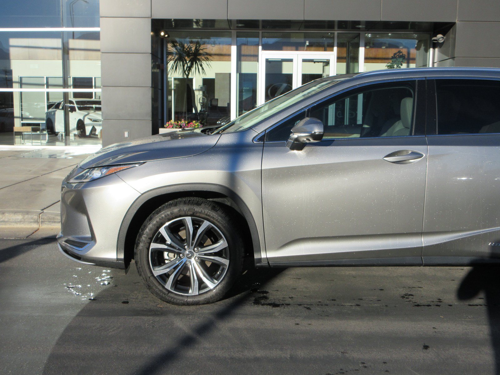 Used 2022 Lexus RX 450h AWD w/ Premium Package image 2