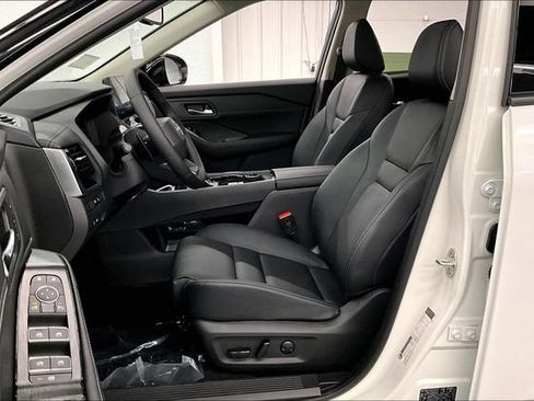 New 2025 Nissan Rogue SL w/ Tech Package AWD/4WD image 9