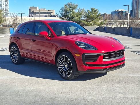 Used 2025 Porsche Macan image 7