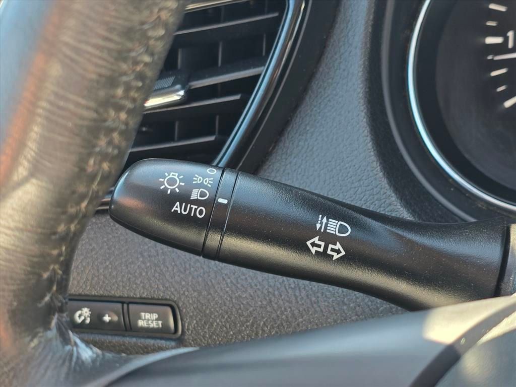 Used 2017 Nissan Rogue SV w/ Sun & Sound Touring Package FWD image 19