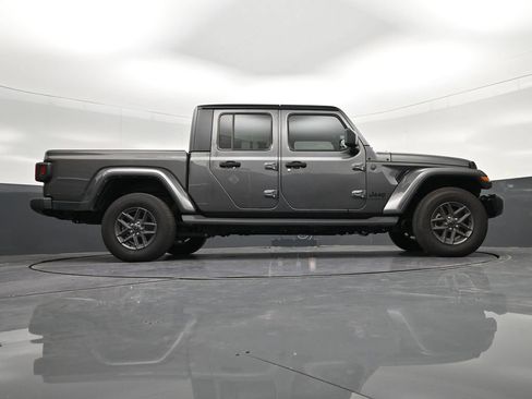 Used 2025 Jeep Gladiator Sport AWD/4WD image 28