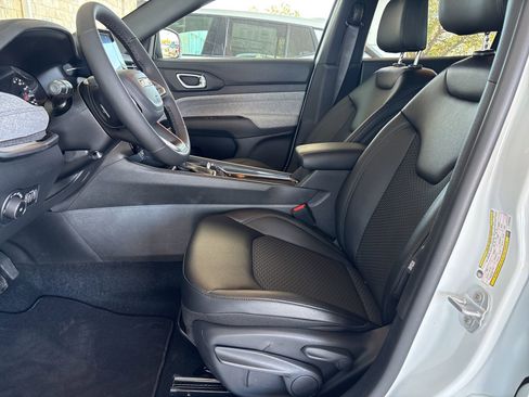 New 2026 Jeep Compass Latitude image 10