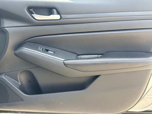 Used 2024 Nissan Altima 2.5 SV FWD image 18