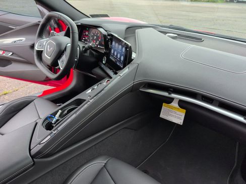 Used 2021 Chevrolet Corvette Stingray Coupe w/ Z51 Performance Package image 27