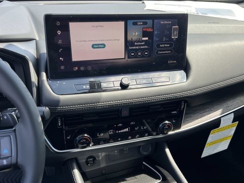 New 2026 Nissan Rogue Platinum w/ Platinum Premium Package AWD/4WD image 9