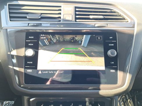 Used 2024 Volkswagen Tiguan SE FWD image 25