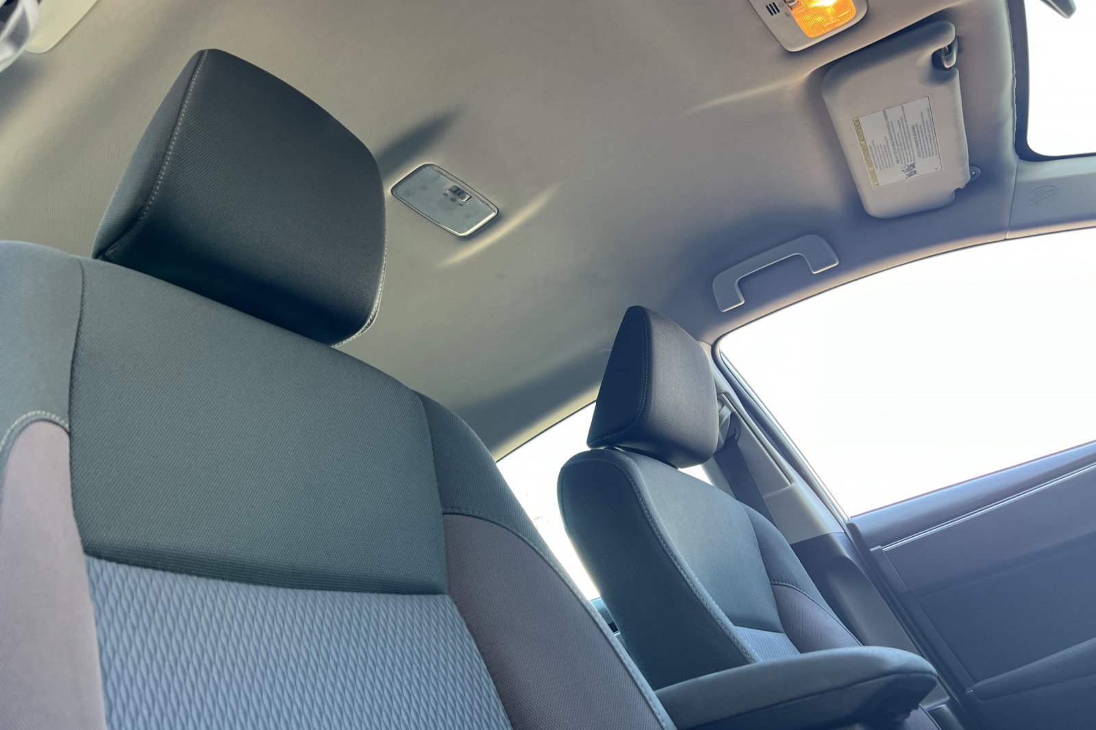 Used 2018 Toyota Corolla LE FWD image 16
