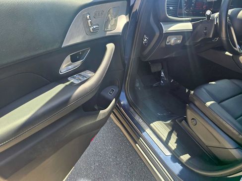 Used 2025 Mercedes-Benz GLS 450 4MATIC image 23