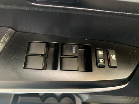 Used 2019 Toyota Tundra SR5 w/ SR5 Upgrade Package AWD/4WD image 28