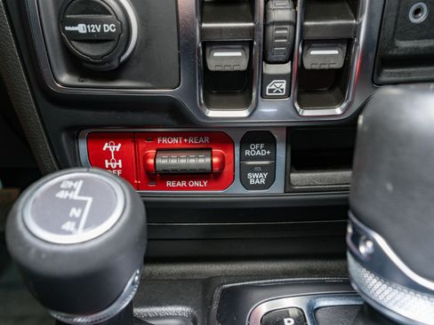 Used 2023 Jeep Gladiator Rubicon w/ Cold Weather Group image 23