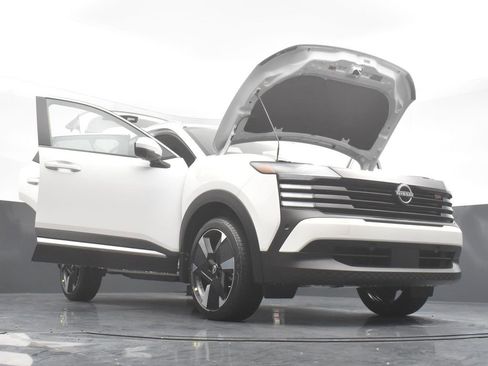 Certified 2025 Nissan Kicks SR image 33