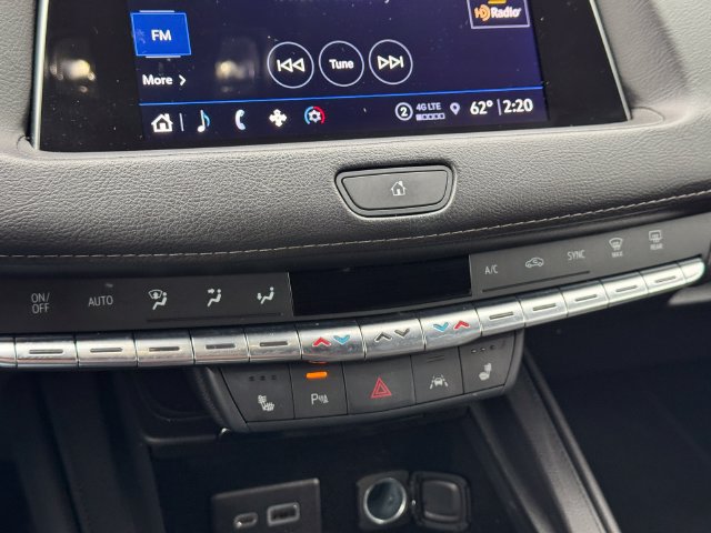 Certified 2022 Cadillac XT4 Premium Luxury w/ Cold Weather Package FWD image 18