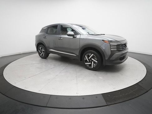 Certified 2025 Nissan Kicks SV image 13